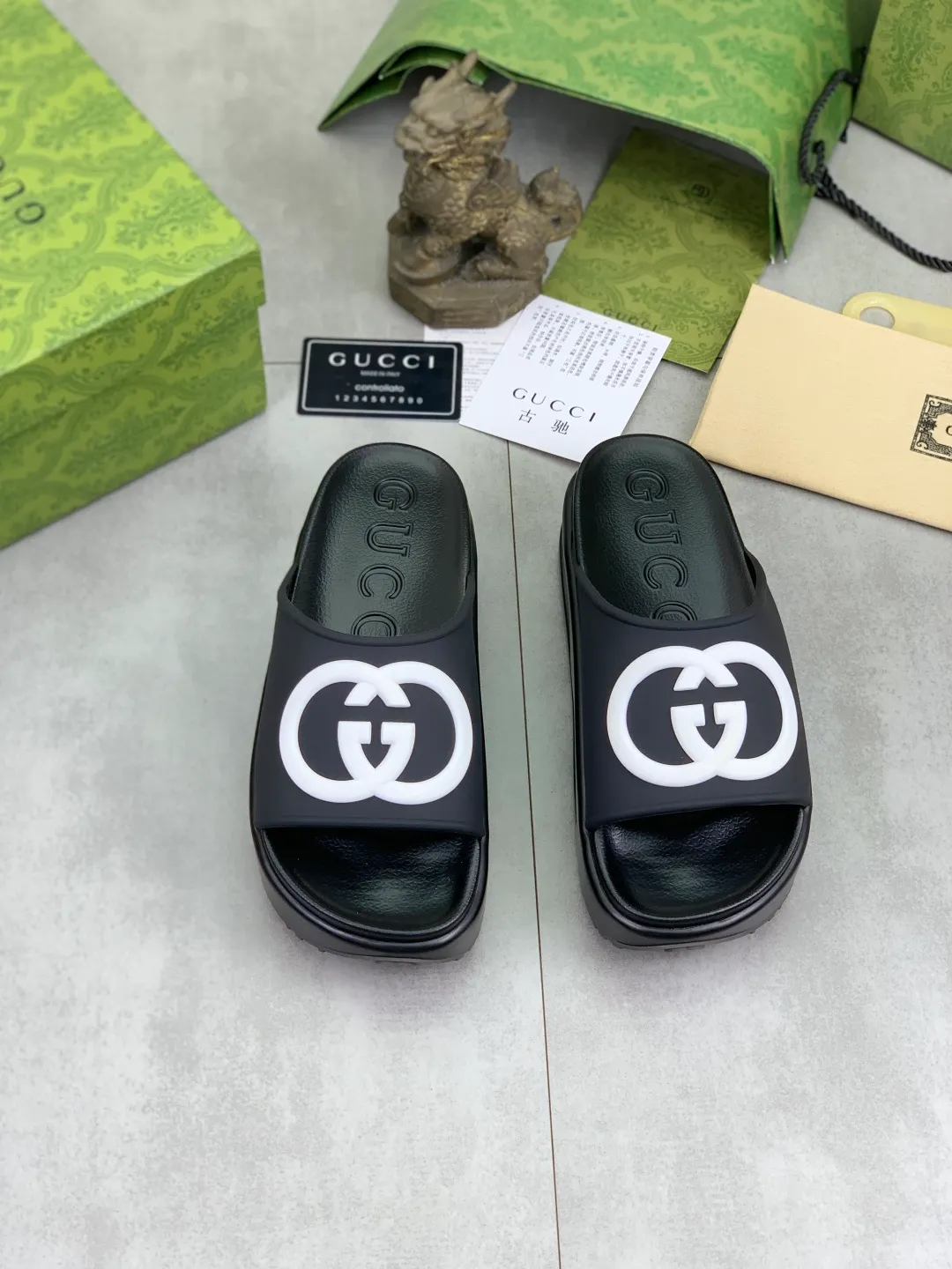 Men's Men's Shoes 💰P300💰[New Style] High Version 🎁🎁🎁 GUCCI New Year of the Snake casual slippers, original official website, perfect workmanship, transmitting a kind of noble luxury, sublimating its definition of luxury in Gucci's high-end extraordinary craftsmanship. Original Gucci double G combination outsole, code number: 35-46, complete package
